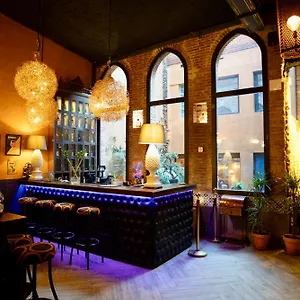 Lincoln Lounge Hotel